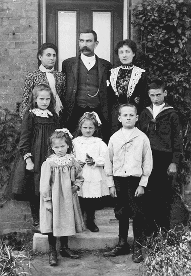 Waddell Genealogy, Shill-Bartholomew family, product of the union of John Shill and Ellen Mary Bartholomew, taken in Woodbridge, Suffolk, apparently around 1903.